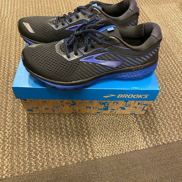 New Brooks Running Shoes - Picture 2 of 5
